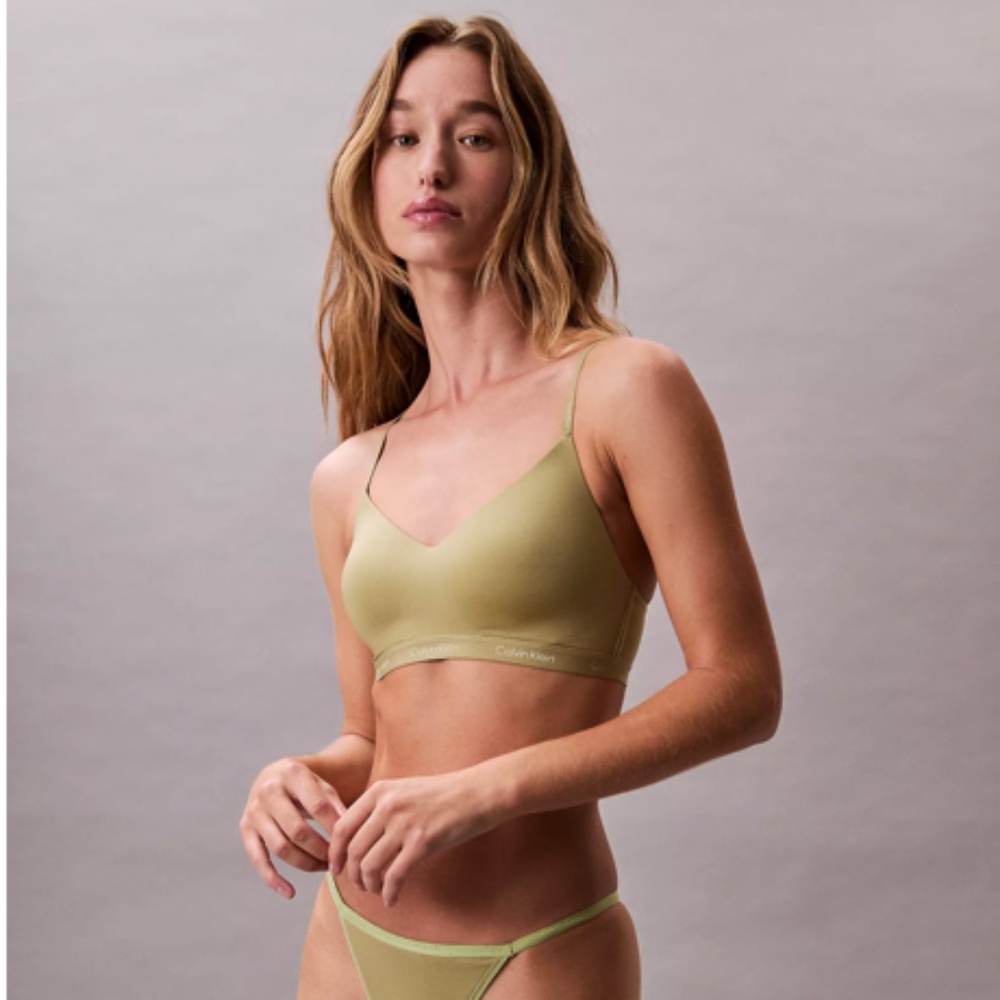 Calvin Klein Women's Form to Body Lightly Lined Bralette - Neutral - M